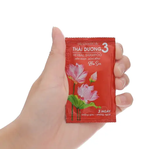Dầu gội dược liệu Thái Dương 3 hoa sen 5ml x 10 gói 2 Dầu gội dược liệu Thái Dương 3 hoa sen 5ml x 10 gói - Ảnh 2