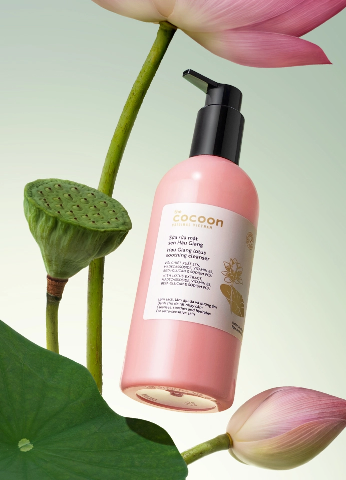 Sữa Rửa Mặt Sen Hậu Giang Cocoon 310ml Làm Sạch Dịu Nhẹ Cho Da Nhạy Cảm 3 Sữa Rửa Mặt Sen Hậu Giang Cocoon 310ml Làm Sạch Dịu Nhẹ Cho Da Nhạy Cảm - Ảnh 3